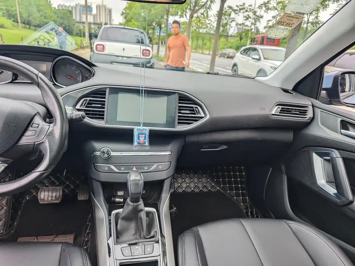 Peugeot 308S 2015 1.6T Automatic Sporty Edition — миниатюра 15