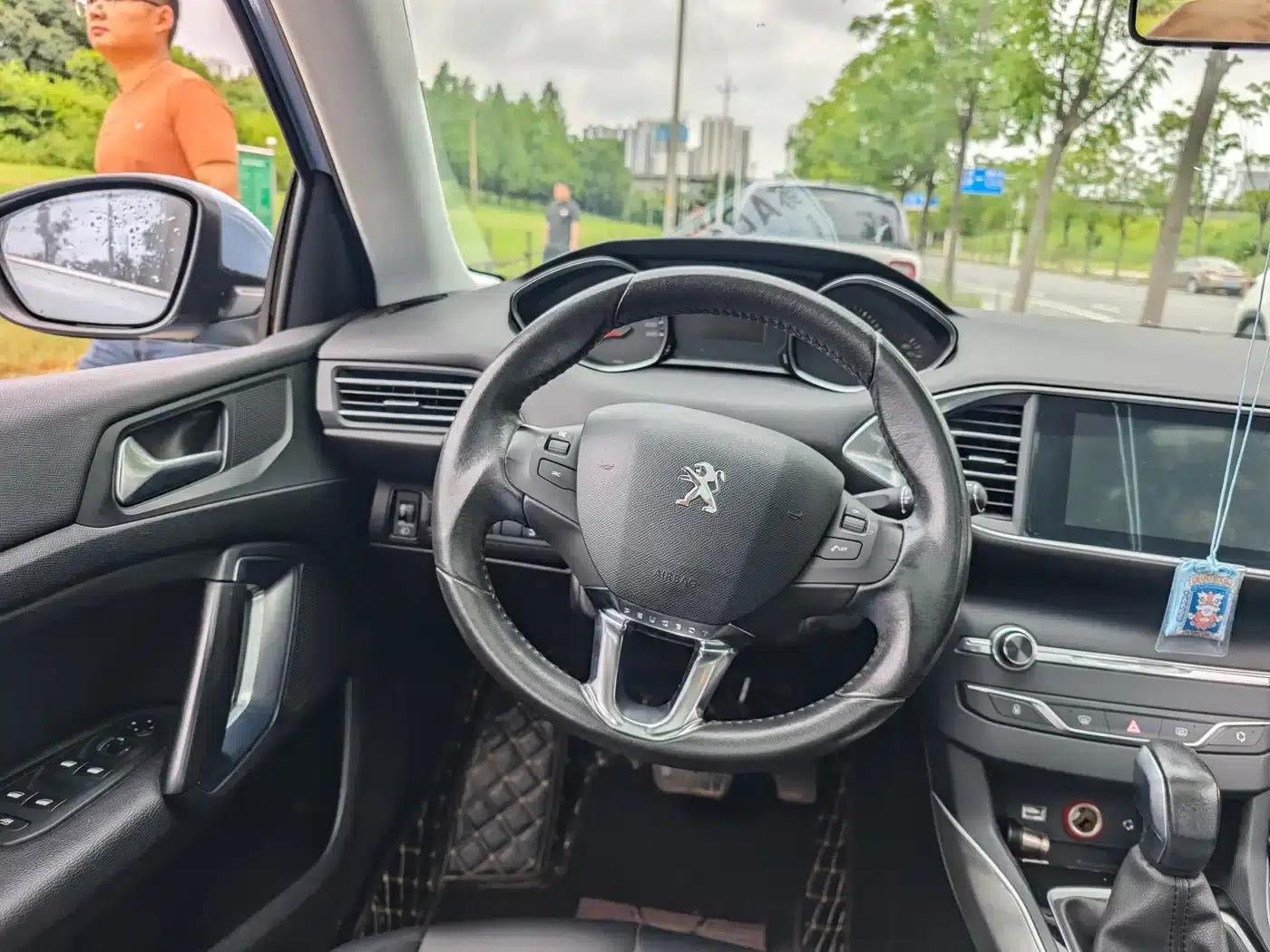 Peugeot 308S 2015 1.6T Automatic Sporty Edition — миниатюра 17