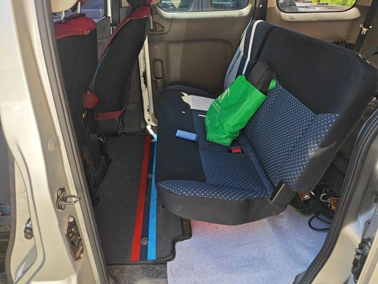 Nissan NV200 2012 1.6L 232 Seats Luxury Version — миниатюра 17