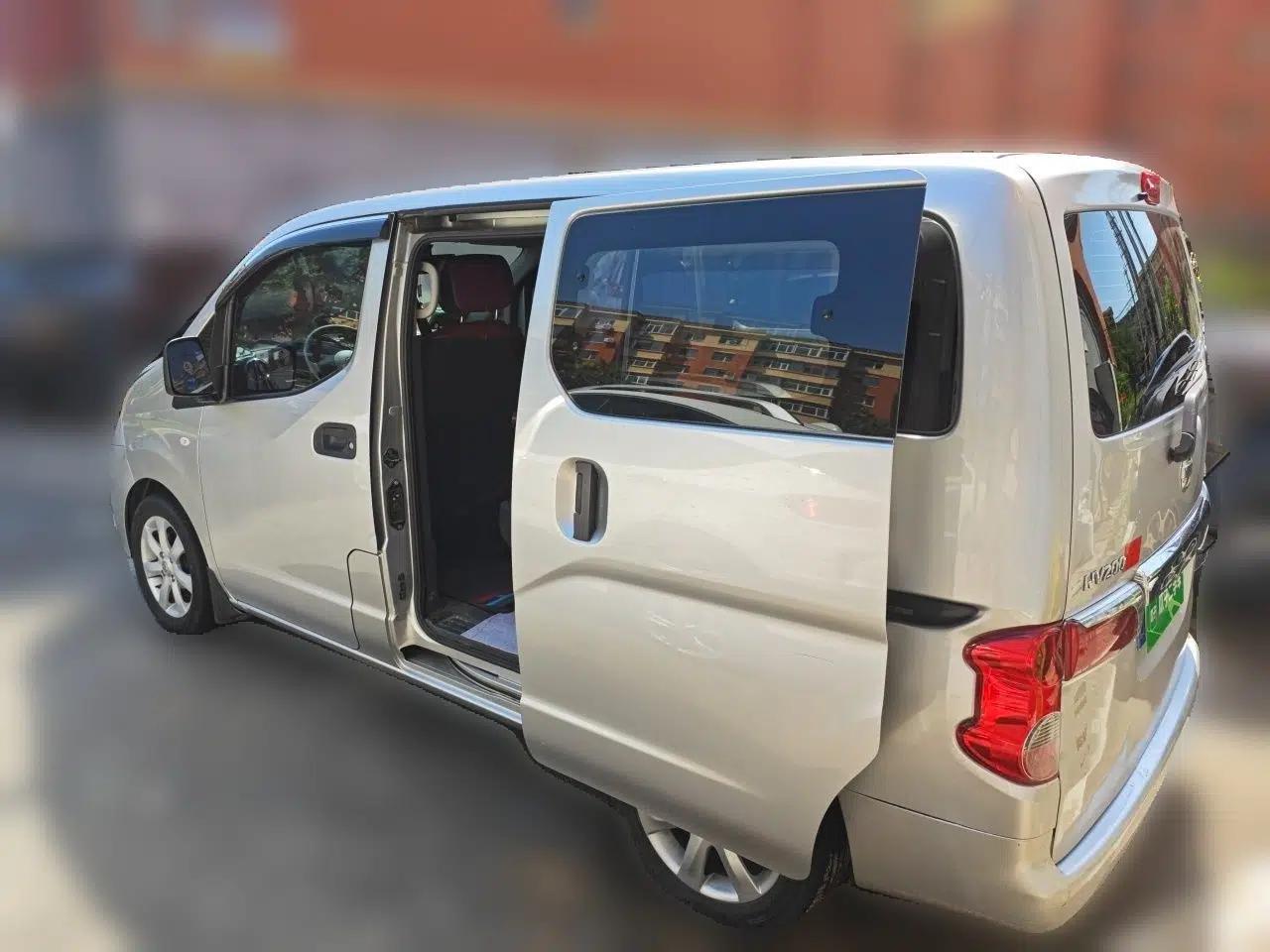 Nissan NV200 2012 1.6L 232 Seats Luxury Version — миниатюра 4