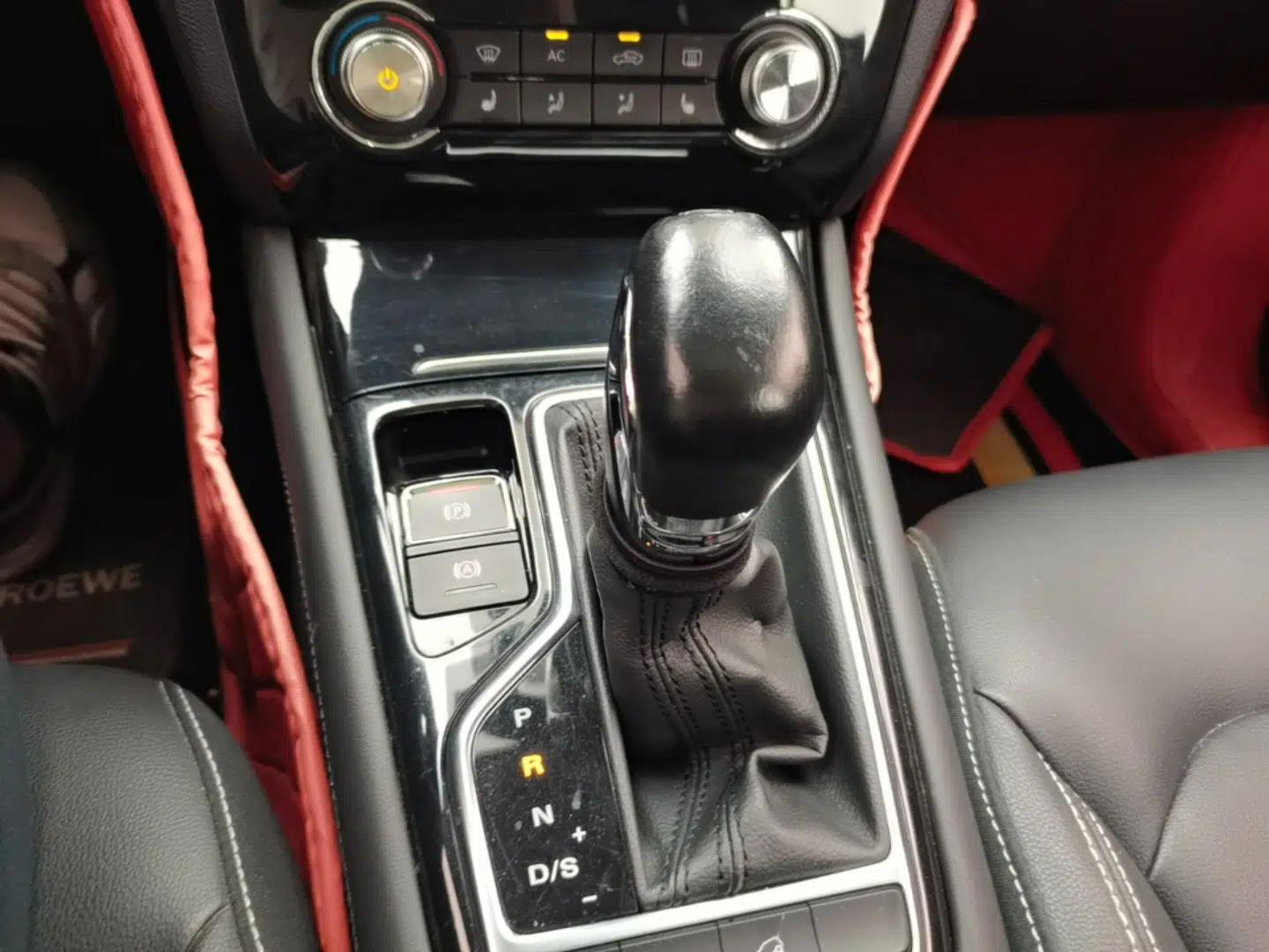 Roewe RX3 2020 1.6L CVT 4G Connected Ultra-Cool Flagship Edition — миниатюра 16