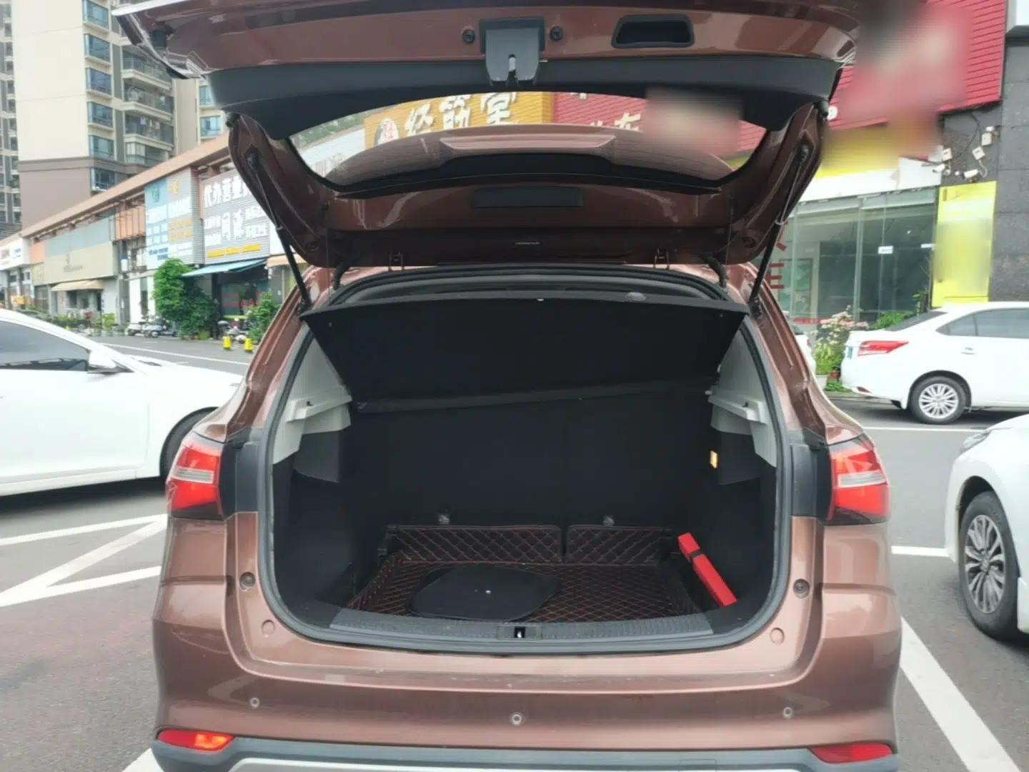 Roewe RX3 2020 1.6L CVT 4G Connected Ultra-Cool Flagship Edition — миниатюра 22