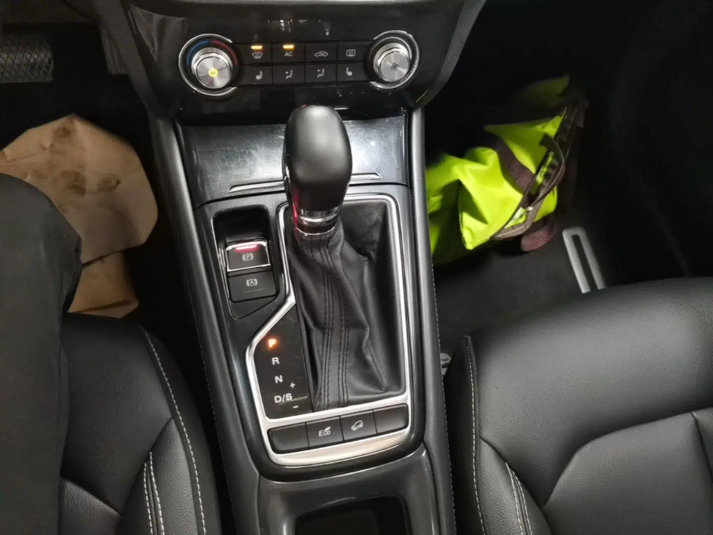 Roewe RX3 2018 18T Automatic Flagship Model — миниатюра 16