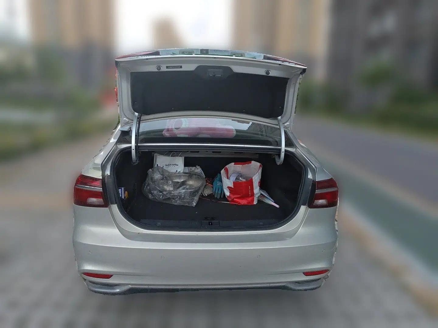 Roewe i6 New Energy 2017 45T Hybrid Connect & Smart Enjoyment Edition — миниатюра 19