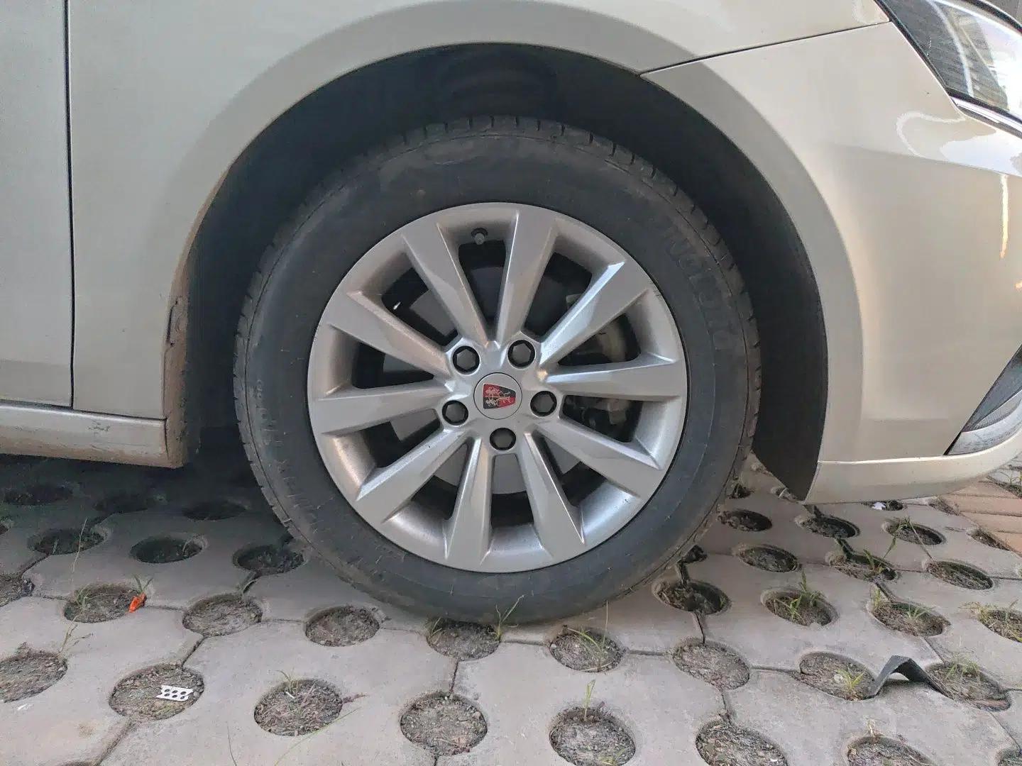Roewe i6 New Energy 2017 45T Hybrid Connect & Smart Enjoyment Edition — миниатюра 8