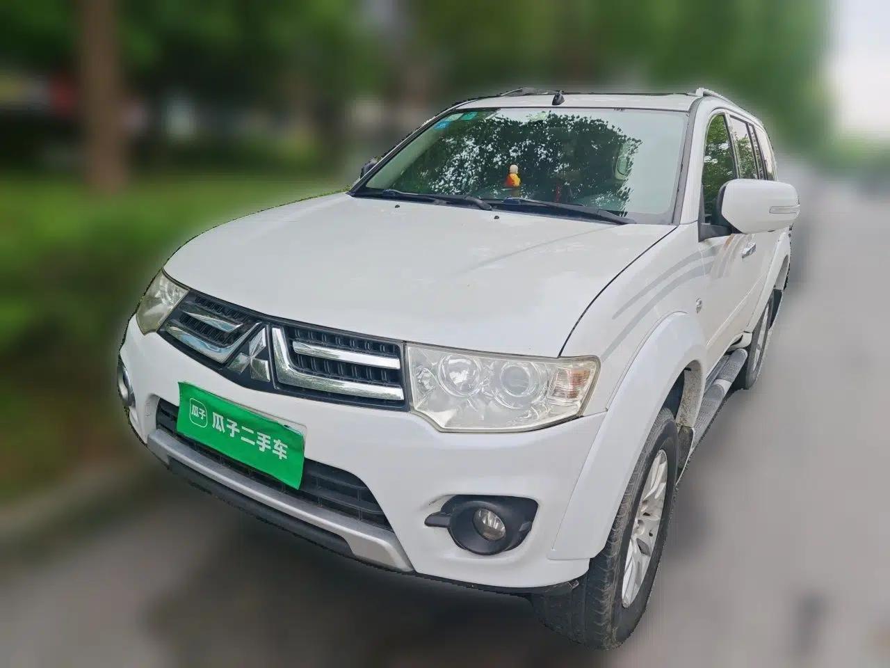 Mitsubishi Pajero Sport 2013 3.0L Automatic Two-Wheel Drive Luxury Edition — миниатюра 1