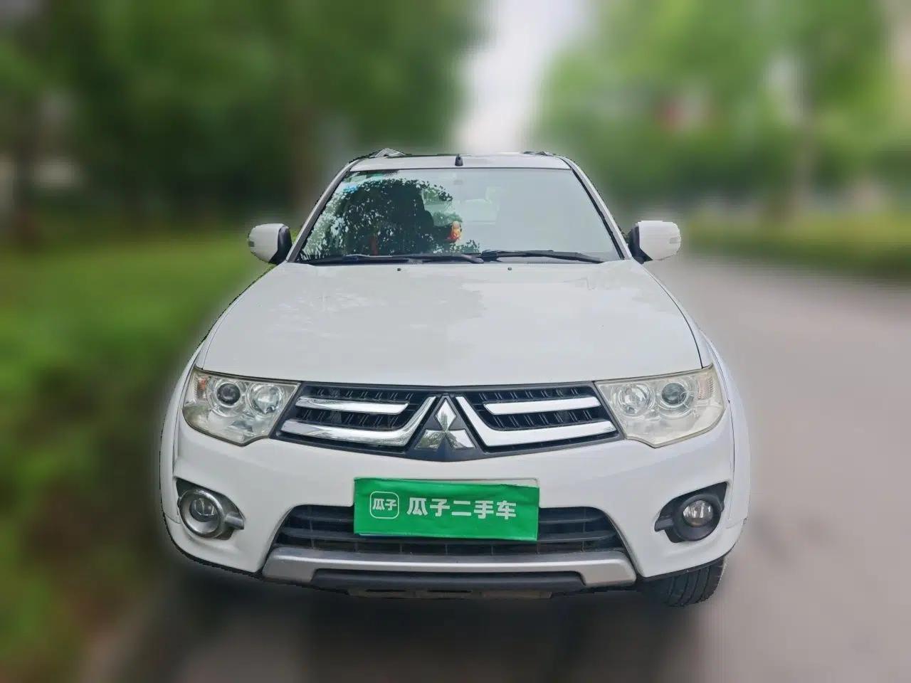 Mitsubishi Pajero Sport 2013 3.0L Automatic Two-Wheel Drive Luxury Edition — миниатюра 2