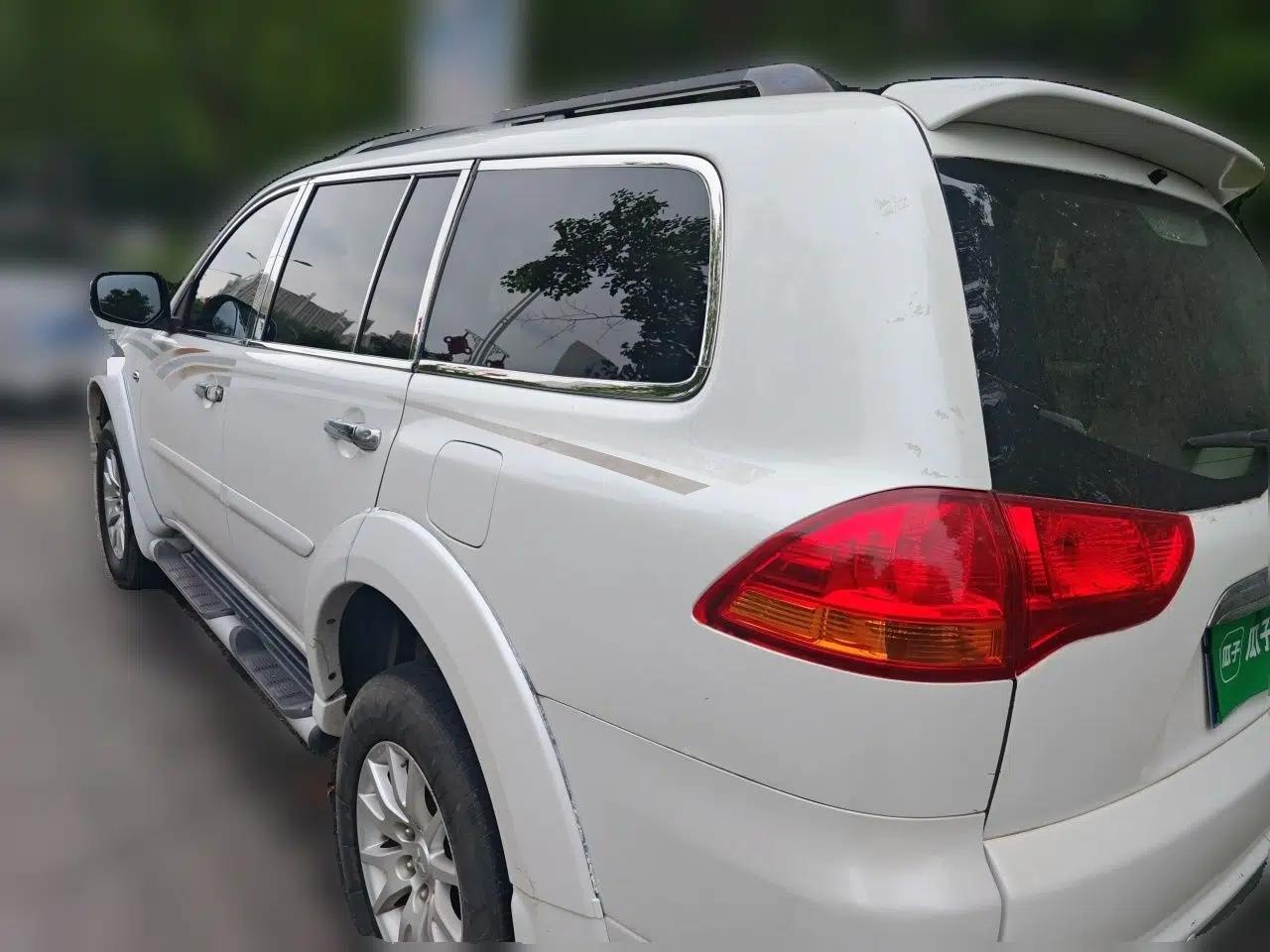 Mitsubishi Pajero Sport 2013 3.0L Automatic Two-Wheel Drive Luxury Edition — миниатюра 4