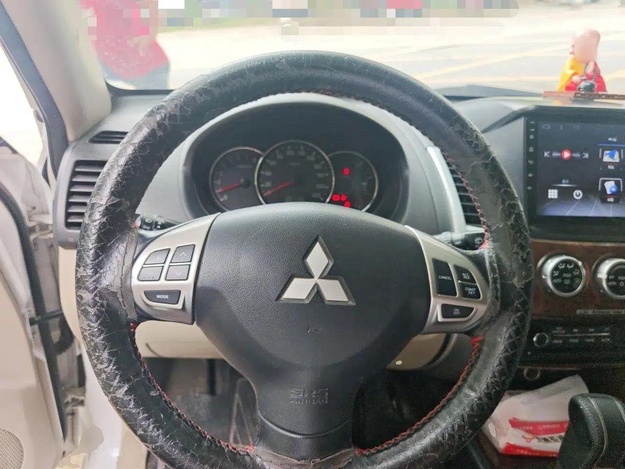 Mitsubishi Pajero Sport 2013 3.0L Automatic Two-Wheel Drive Luxury Edition — миниатюра 10