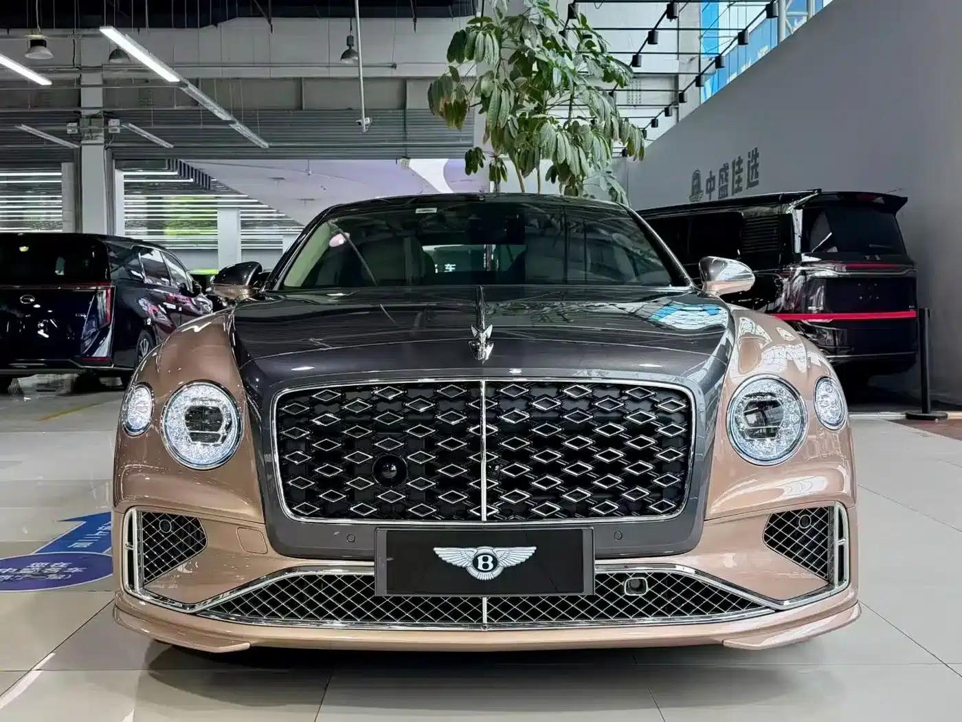 2026 Mercedes-Benz Flying Spur Plug-in Hybrid 4.0T V8 Mulliner — миниатюра 2