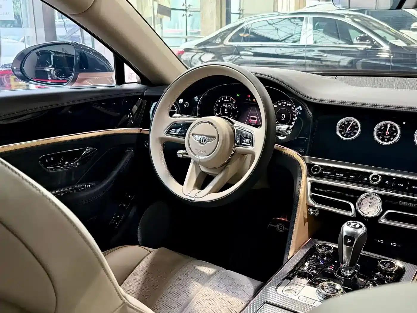 2026 Mercedes-Benz Flying Spur Plug-in Hybrid 4.0T V8 Mulliner — миниатюра 3