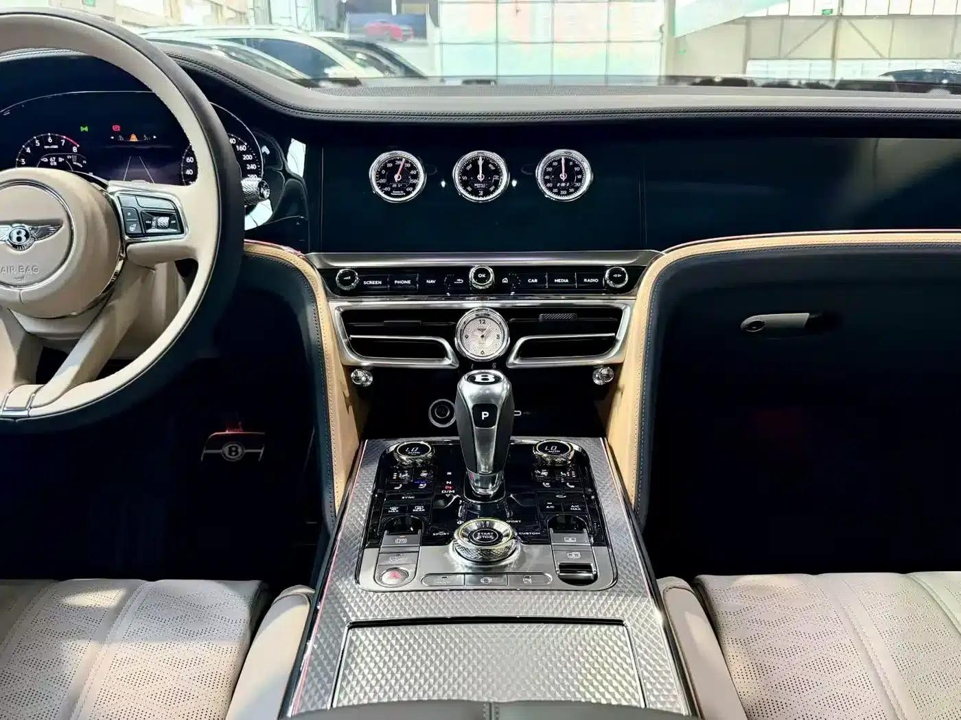 2026 Mercedes-Benz Flying Spur Plug-in Hybrid 4.0T V8 Mulliner — миниатюра 4