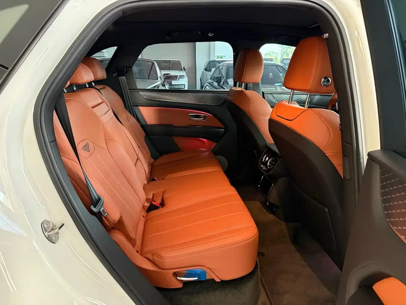 Bentayga Plug-in Hybrid 2021 3.0T PHEV — миниатюра 12