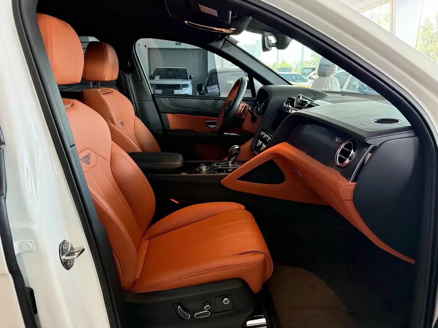 Bentayga Plug-in Hybrid 2021 3.0T PHEV — миниатюра 13