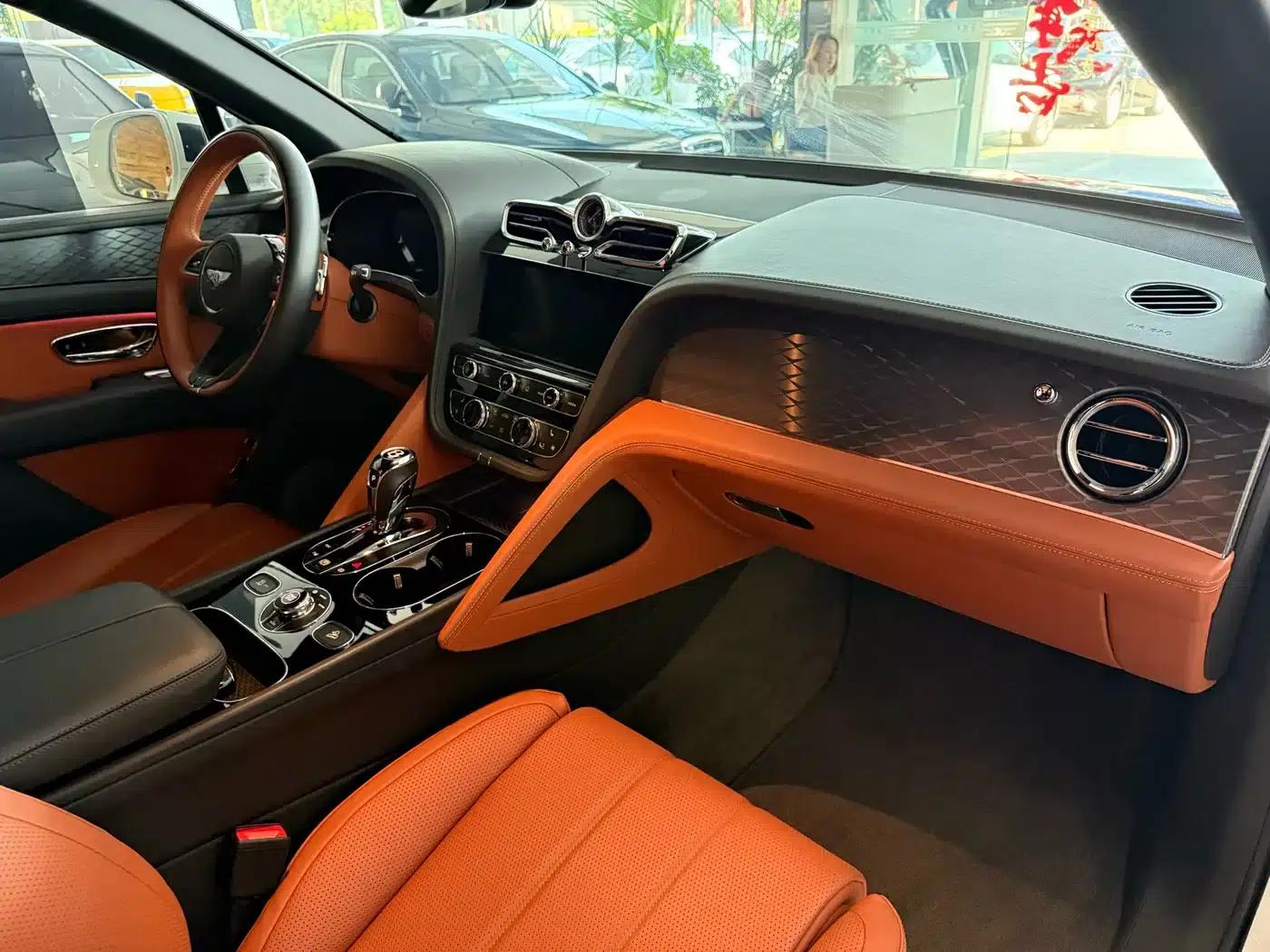 Bentayga Plug-in Hybrid 2021 3.0T PHEV — миниатюра 14