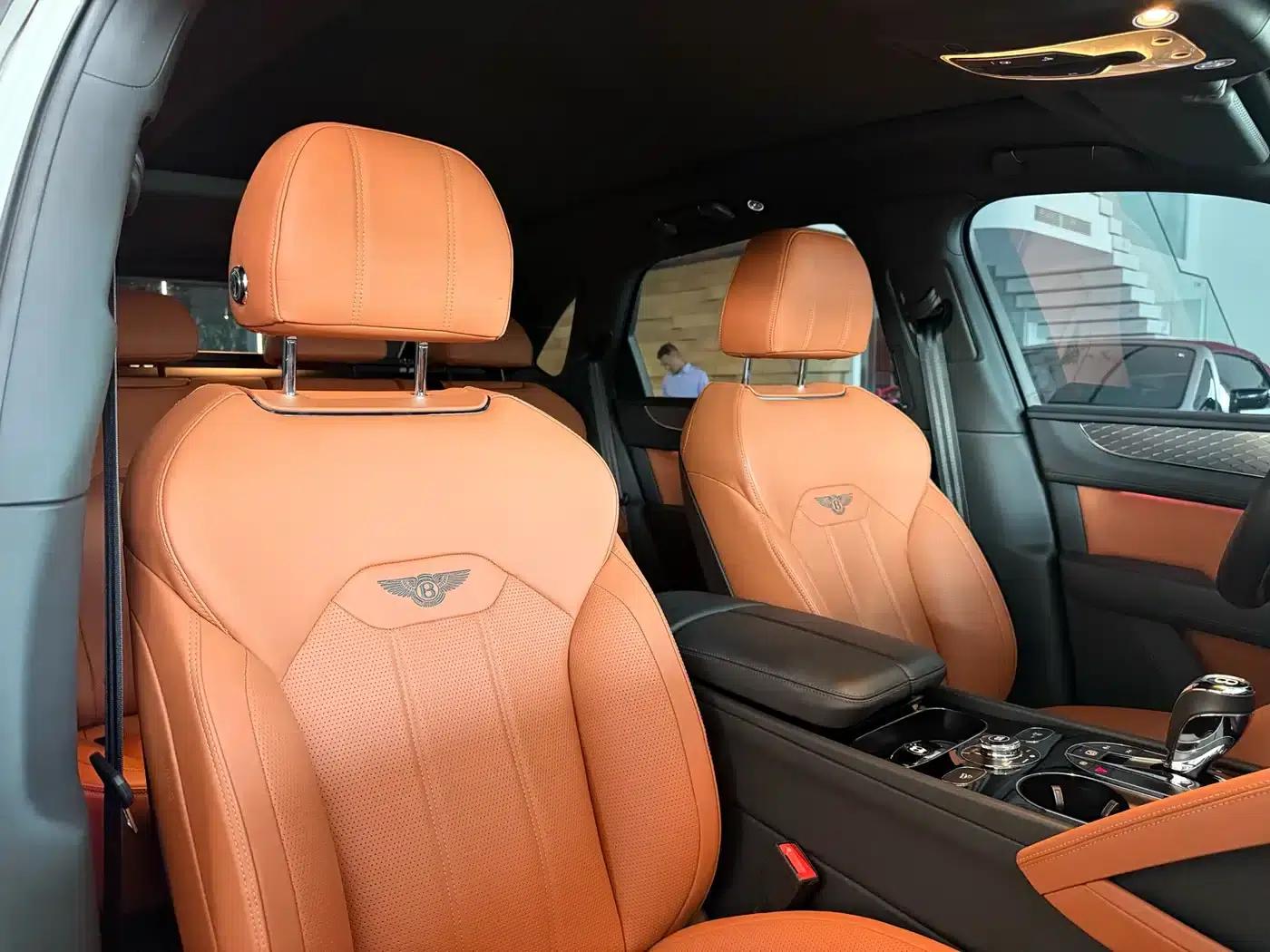 Bentayga Plug-in Hybrid 2021 3.0T PHEV — миниатюра 15