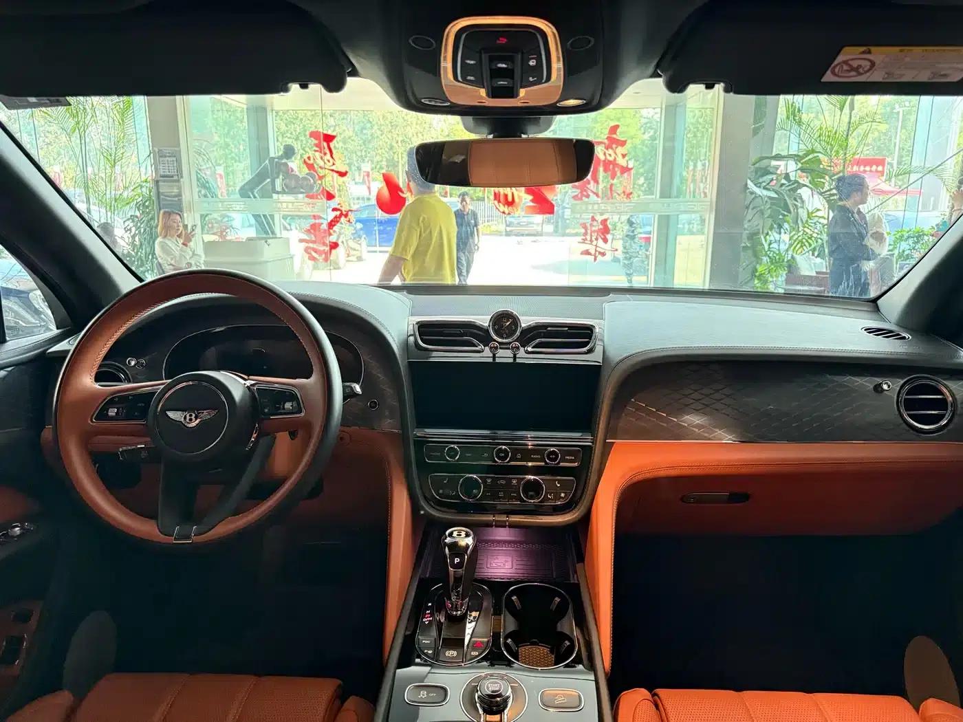 Bentayga Plug-in Hybrid 2021 3.0T PHEV — миниатюра 16