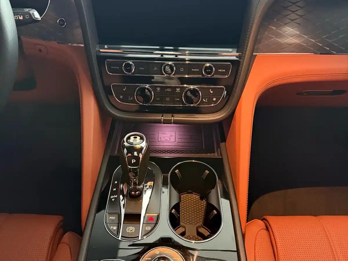 Bentayga Plug-in Hybrid 2021 3.0T PHEV — миниатюра 17