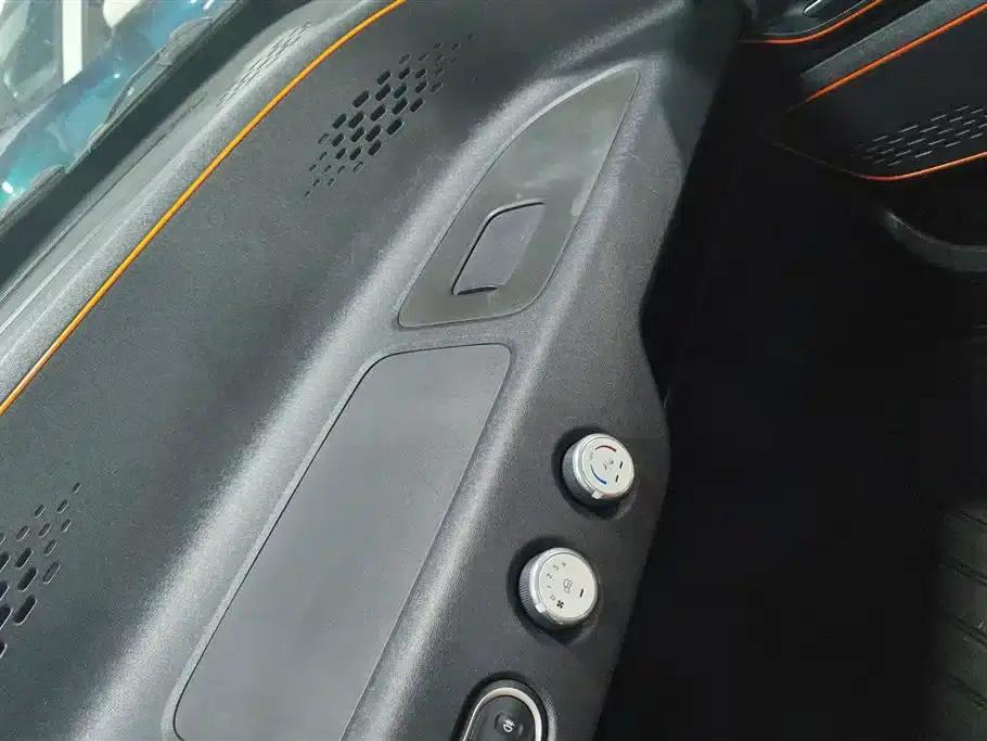 Baojun E100 2019 Model 250KM Smart Edition — миниатюра 13