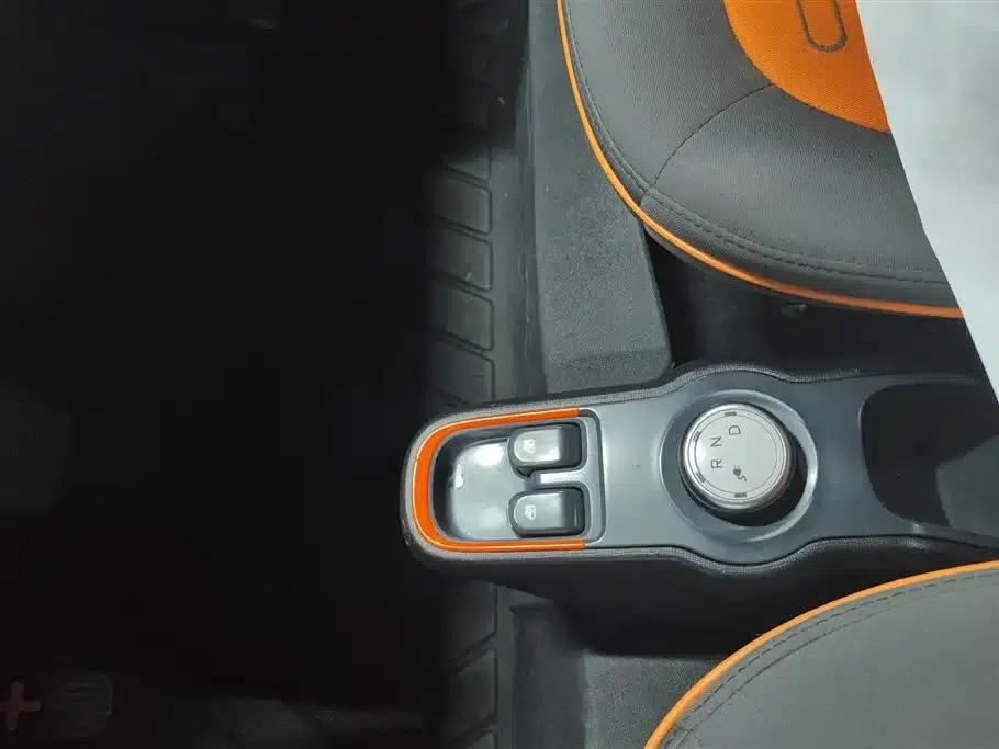 Baojun E100 2019 Model 250KM Smart Edition — миниатюра 16