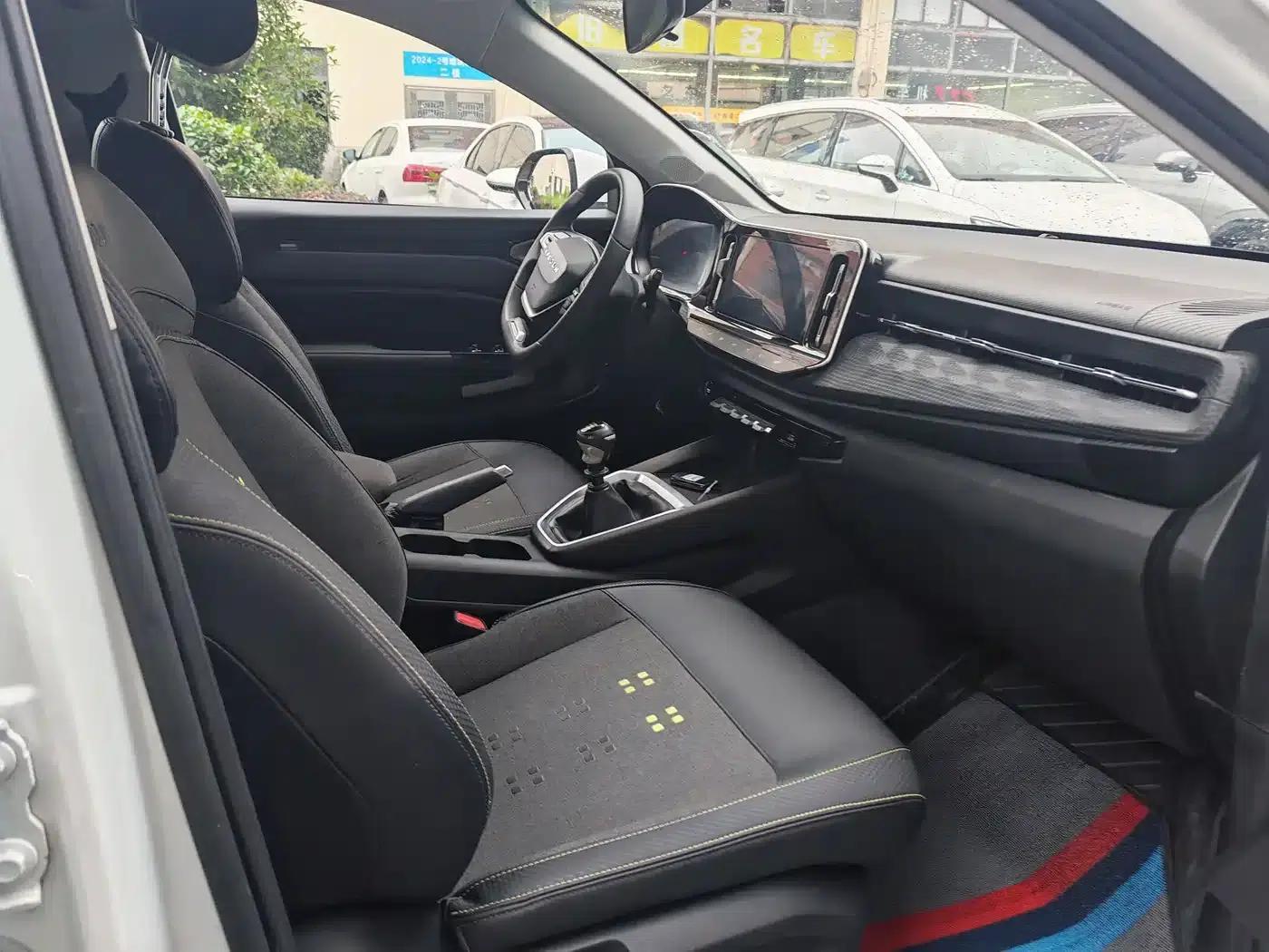 Baojun RM-5 2019 1.5L Manual Elite 6-Seater (24-Hour Online Service) — миниатюра 18