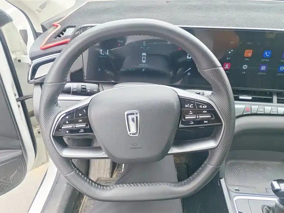 Bestune T55 2023 1.5T Automatic Leap Forward Edition — миниатюра 15