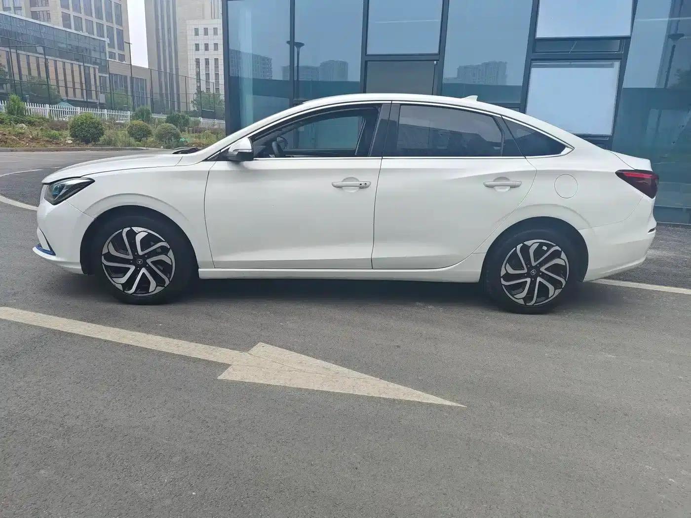 Changan Eado New Energy 2019 EV460 Smart Edition — миниатюра 2