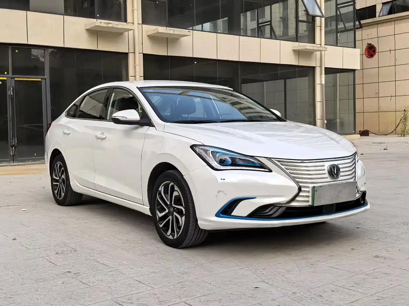 Changan Eado New Energy 2019 EV460 Shared Edition — миниатюра 3