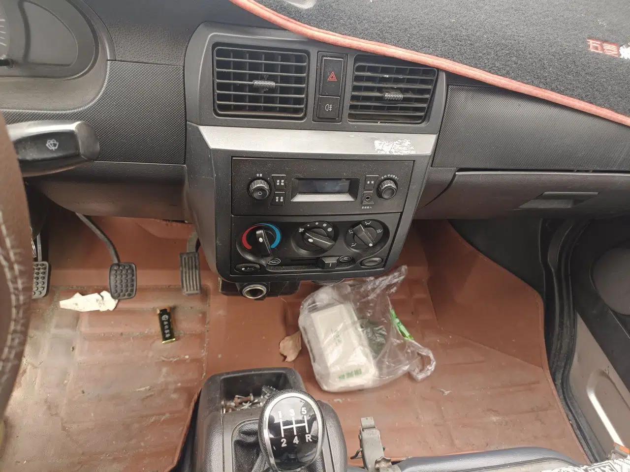 Wuling Rongguang Small Truck 2012 1.5L Single-Row Basic Version L3C — миниатюра 13