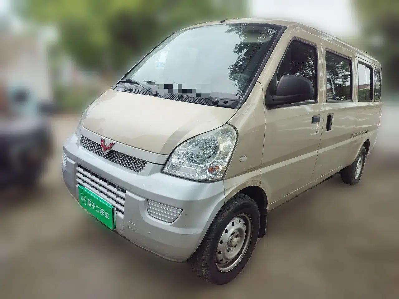 Wuling Rongguang EV 2020 Basic Version 7-Seater 300 km — миниатюра 1