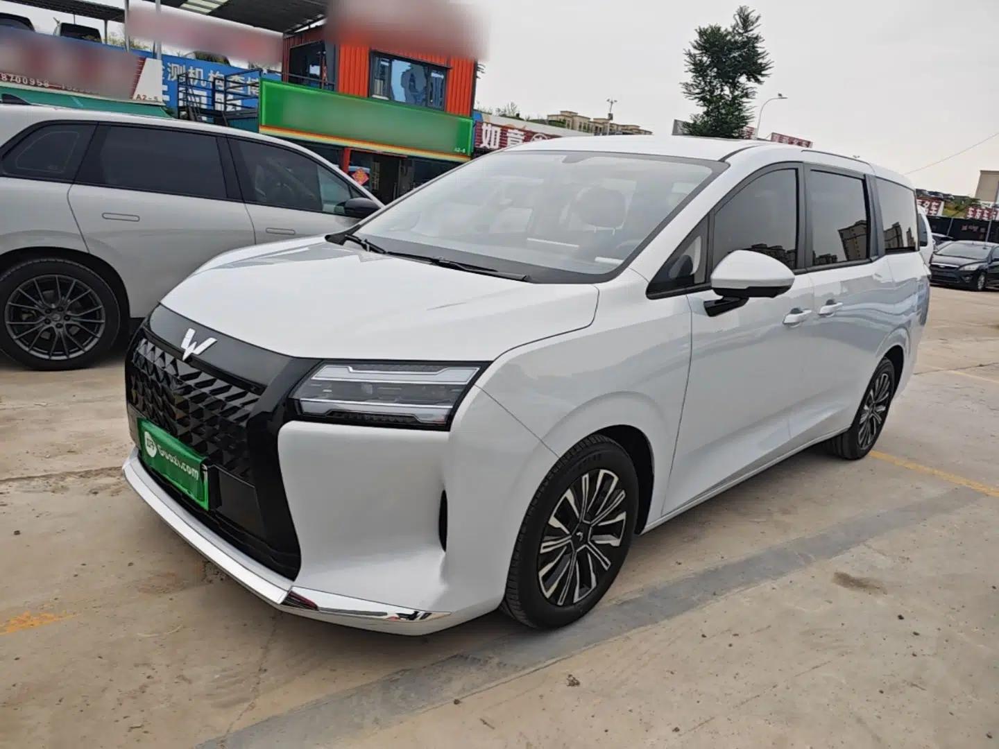 Wuling Starlight 730 2025 Model Plug-in Hybrid 125km Luxury Edition — миниатюра 1