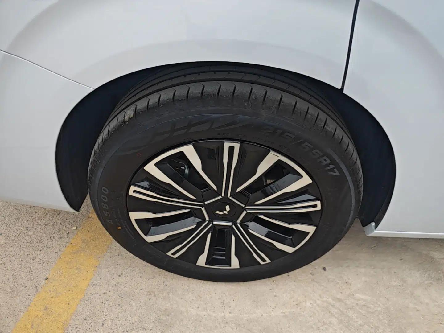 Wuling Starlight 730 2025 Model Plug-in Hybrid 125km Luxury Edition — миниатюра 11