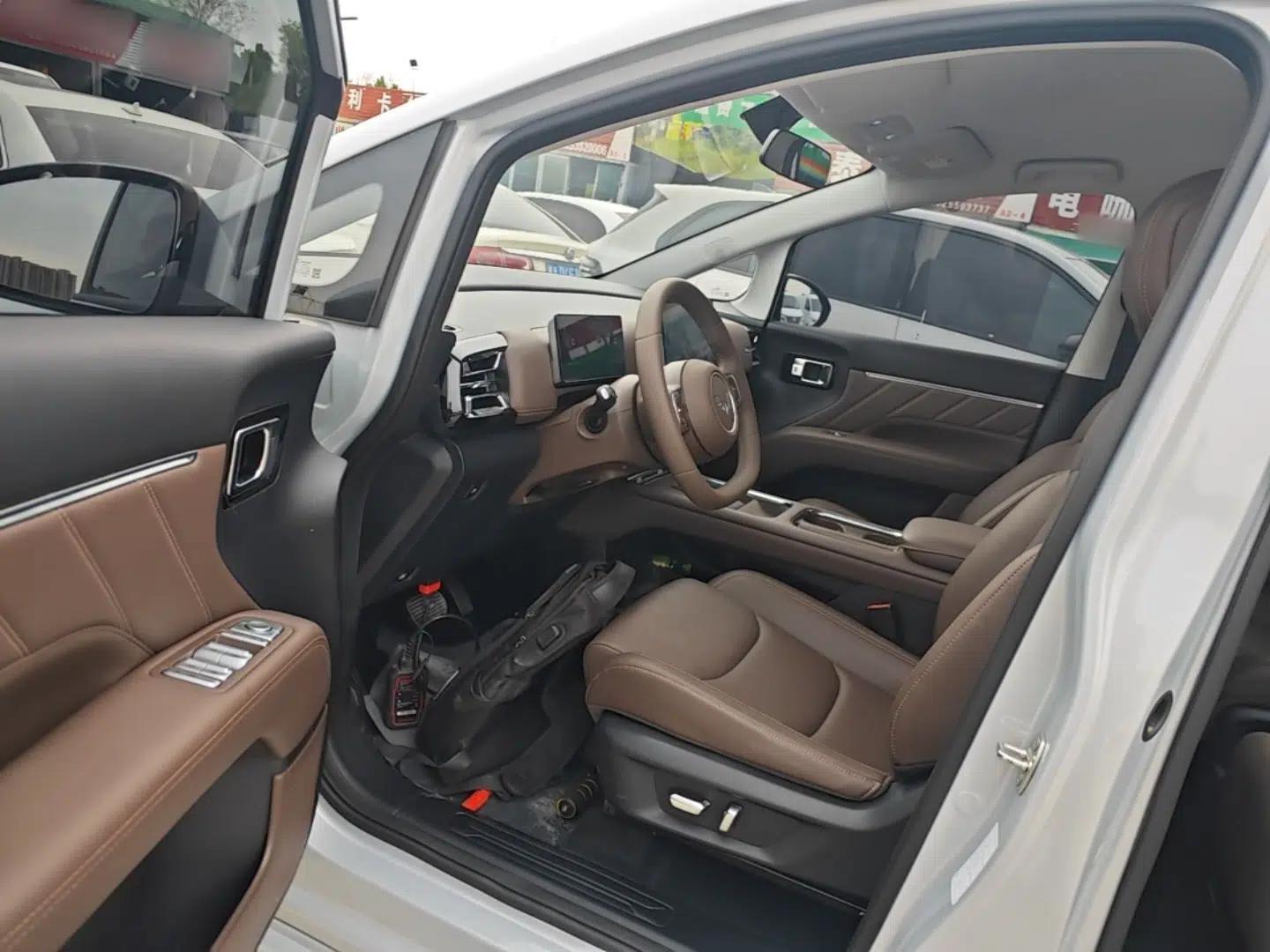 Wuling Starlight 730 2025 Model Plug-in Hybrid 125km Luxury Edition — миниатюра 18