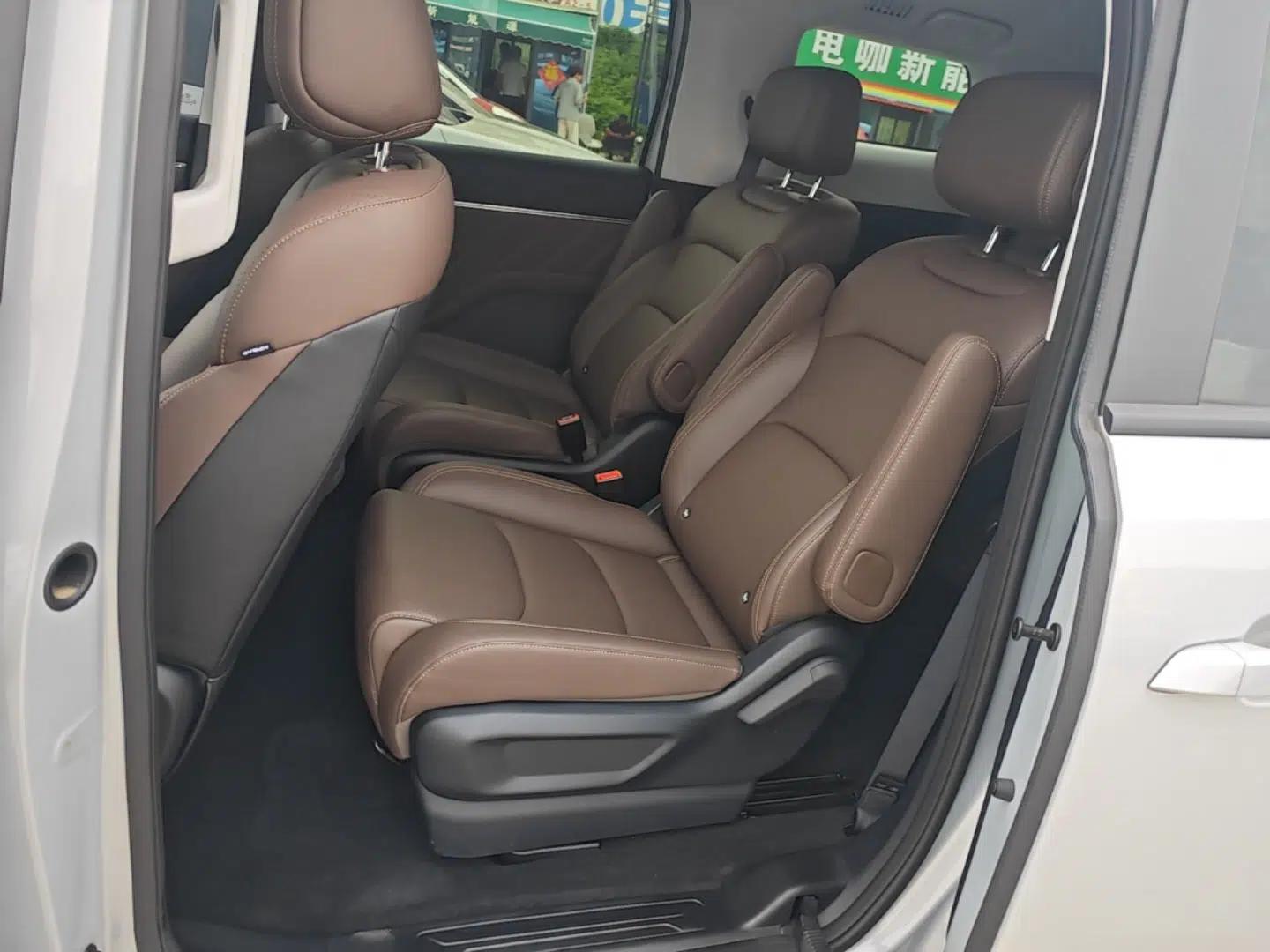 Wuling Starlight 730 2025 Model Plug-in Hybrid 125km Luxury Edition — миниатюра 20