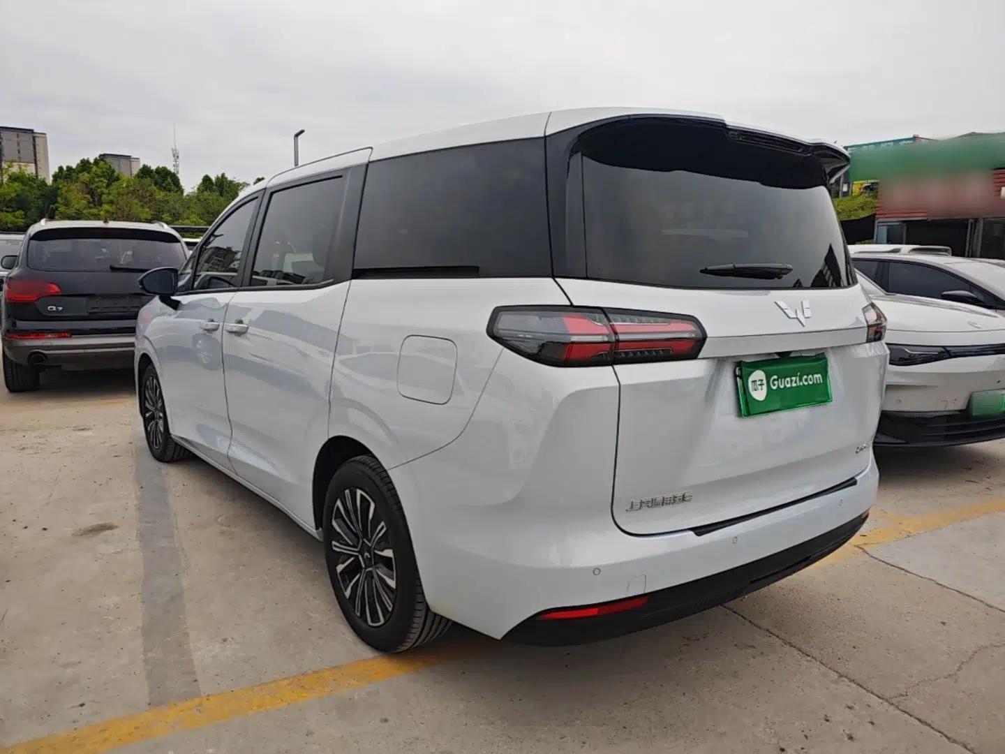 Wuling Starlight 730 2025 Model Plug-in Hybrid 125km Luxury Edition — миниатюра 4