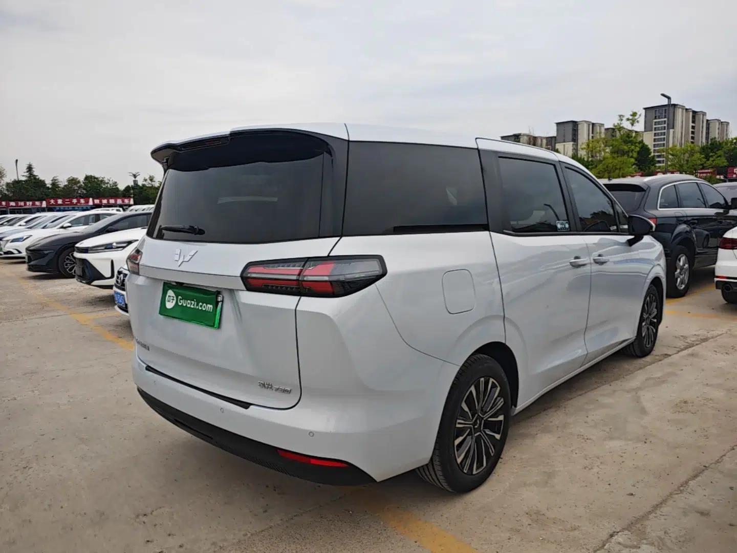 Wuling Starlight 730 2025 Model Plug-in Hybrid 125km Luxury Edition — миниатюра 6