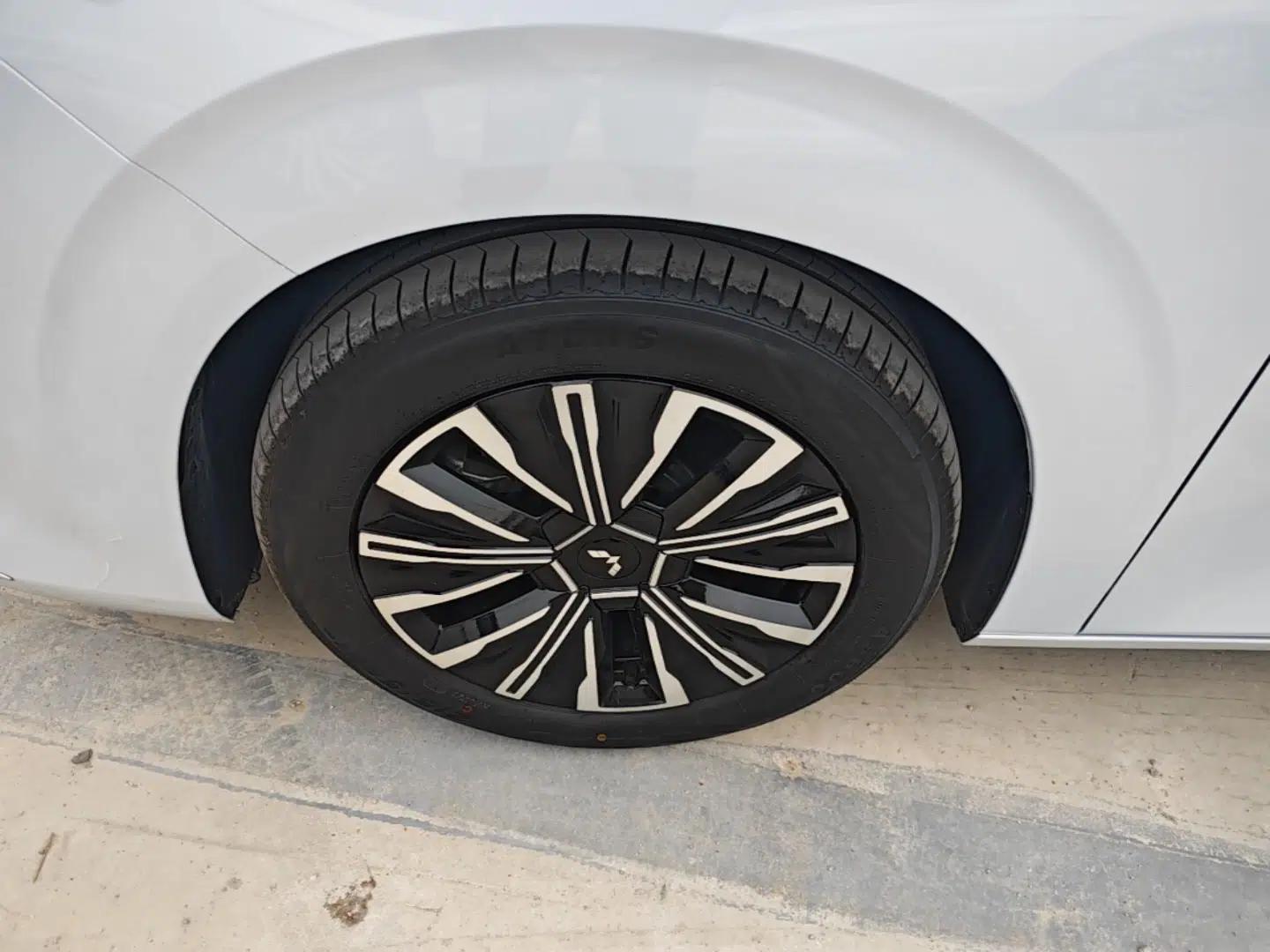 Wuling Starlight 730 2025 Model Plug-in Hybrid 125km Luxury Edition — миниатюра 10