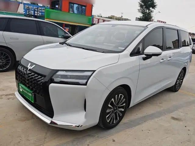 Wuling Starlight 730 2025 Model Plug-in Hybrid 125km Luxury Edition
