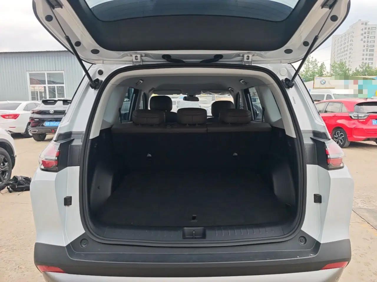Wuling Xingguang 560 New Energy 2026 Model, Plug-in Hybrid, 125 km, Luxury Version — миниатюра 27
