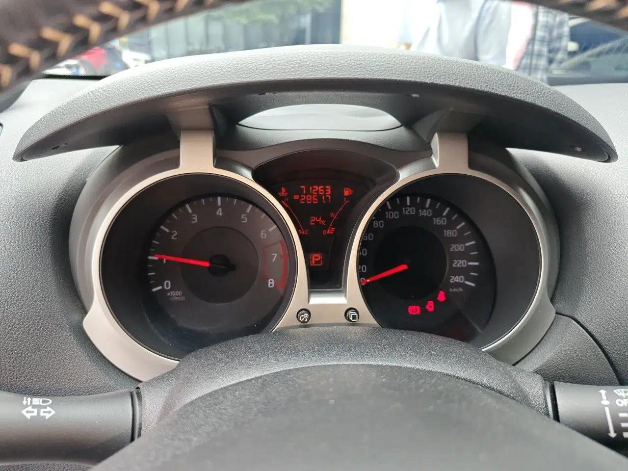 Infiniti ESQ 2014 1.6L Luxury Edition — миниатюра 11