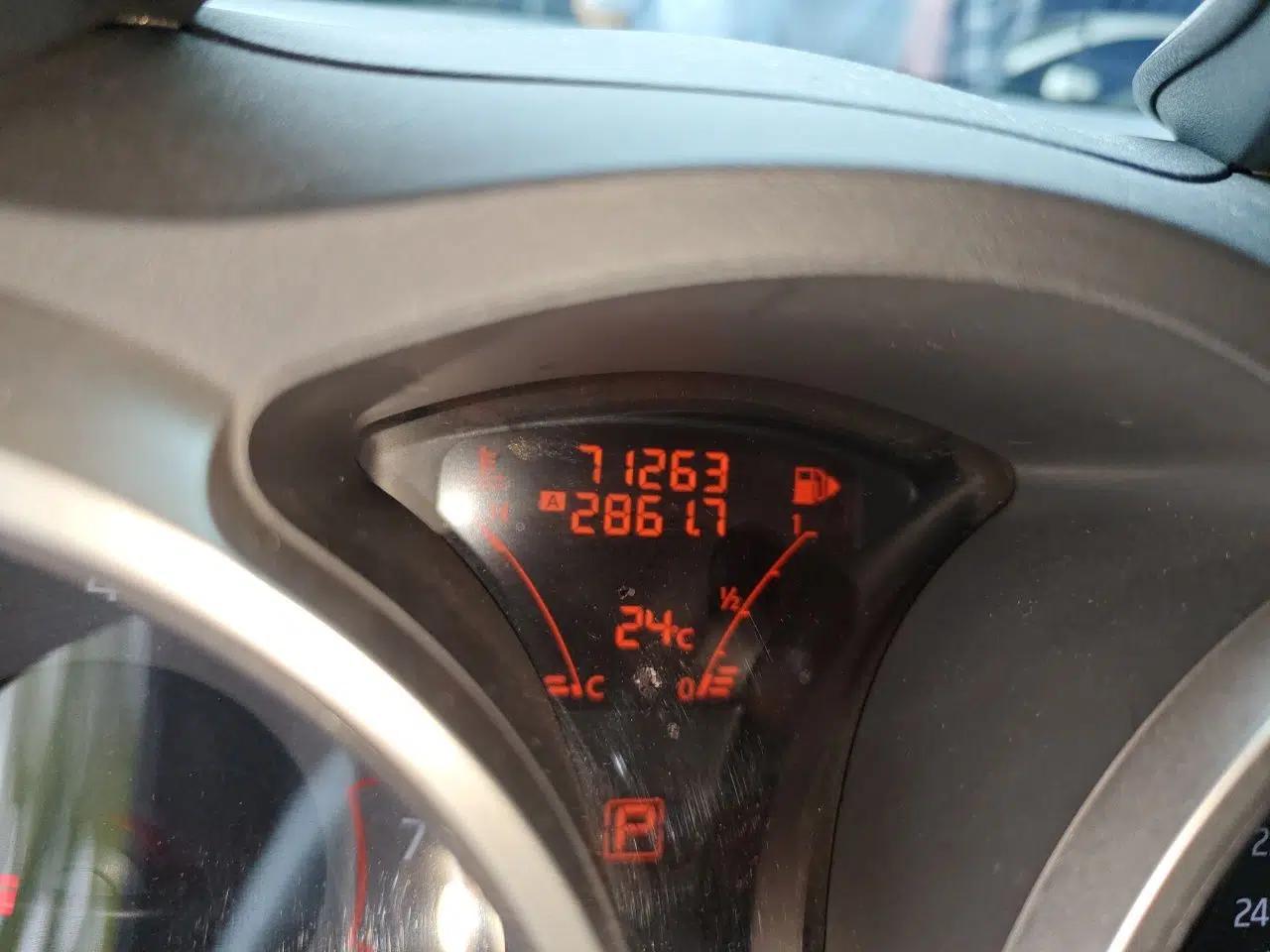 Infiniti ESQ 2014 1.6L Luxury Edition — миниатюра 12