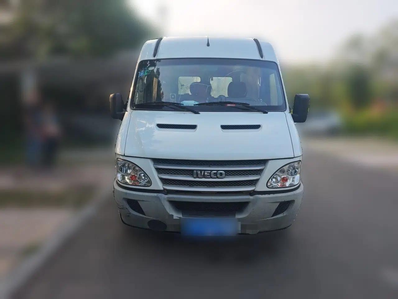 Iveco Power Daily 2017 2.5T Classic A32 Mid-Roof 6-7 Seater Bus 47Z5 — миниатюра 2