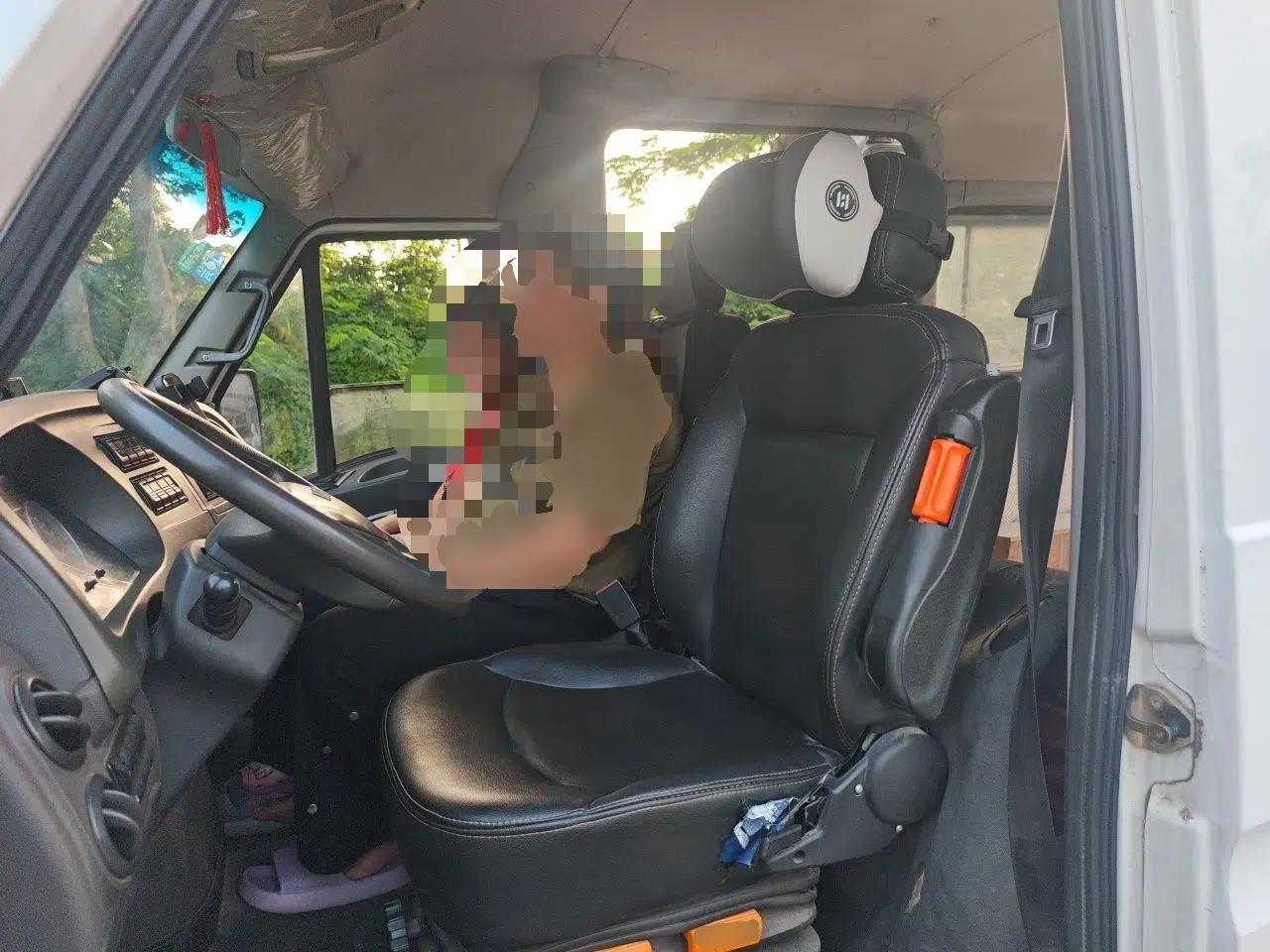 Iveco Power Daily 2017 2.5T Classic A32 Mid-Roof 6-7 Seater Bus 47Z5 — миниатюра 15
