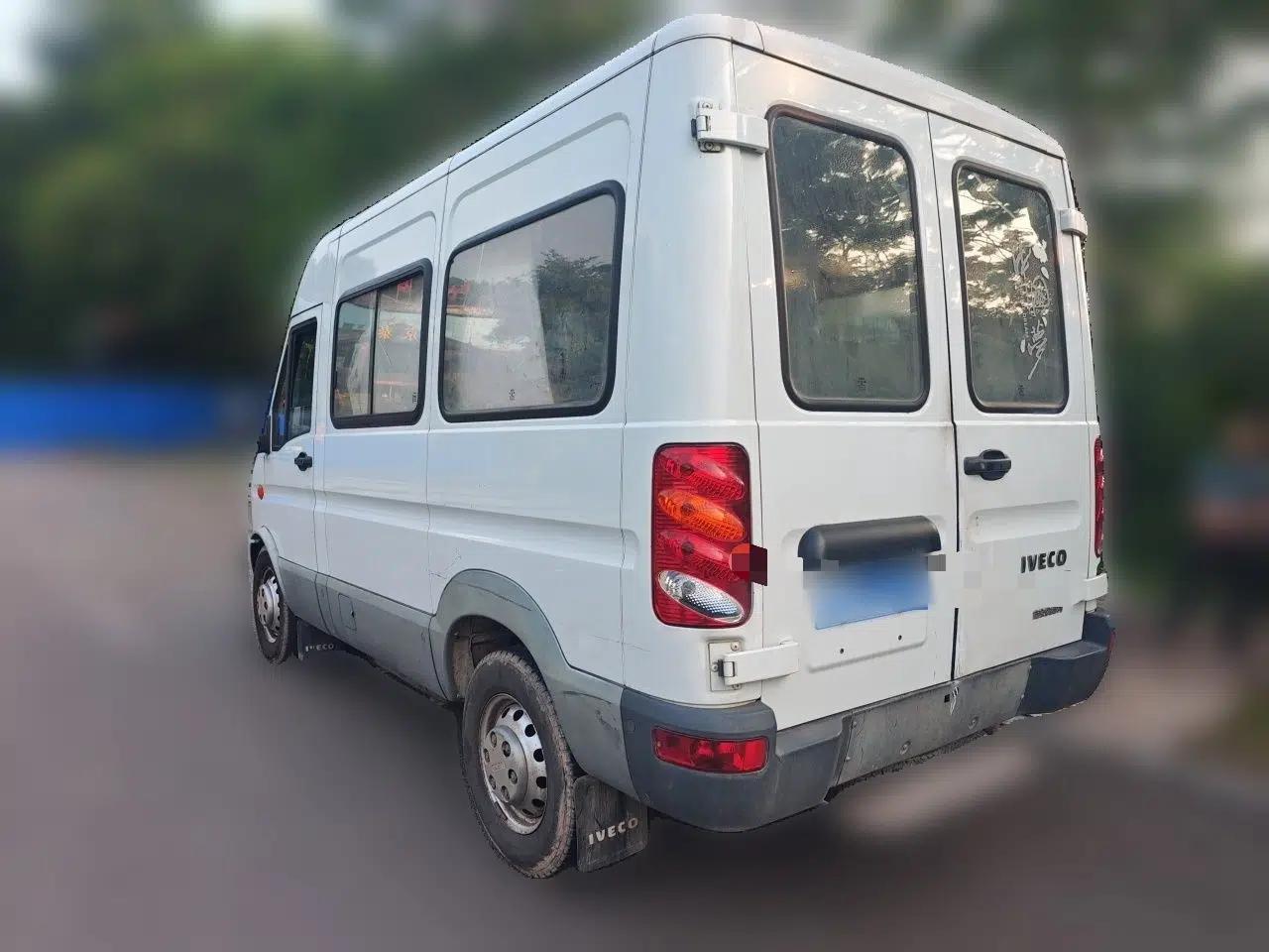 Iveco Power Daily 2017 2.5T Classic A32 Mid-Roof 6-7 Seater Bus 47Z5 — миниатюра 4