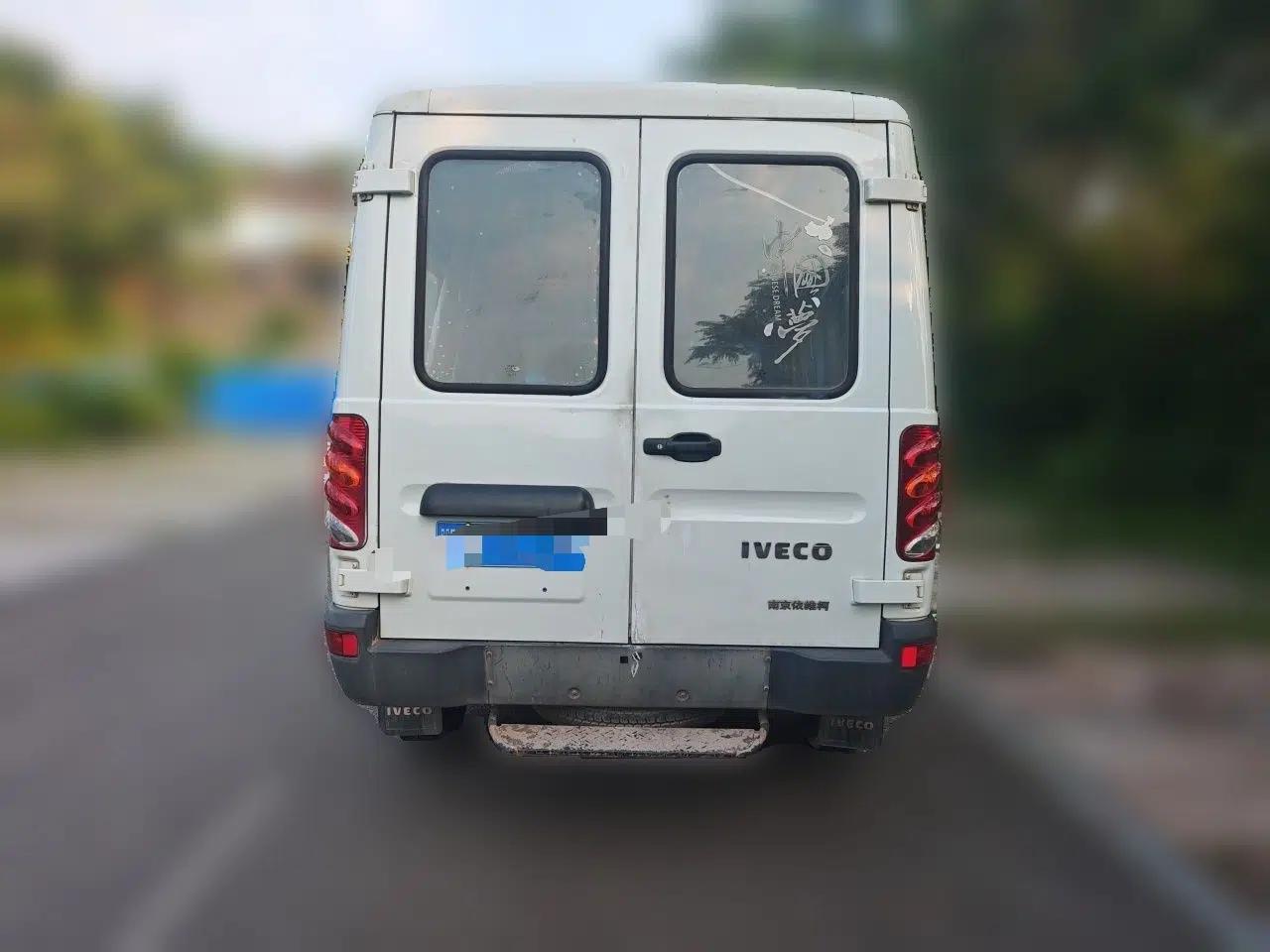 Iveco Power Daily 2017 2.5T Classic A32 Mid-Roof 6-7 Seater Bus 47Z5 — миниатюра 5
