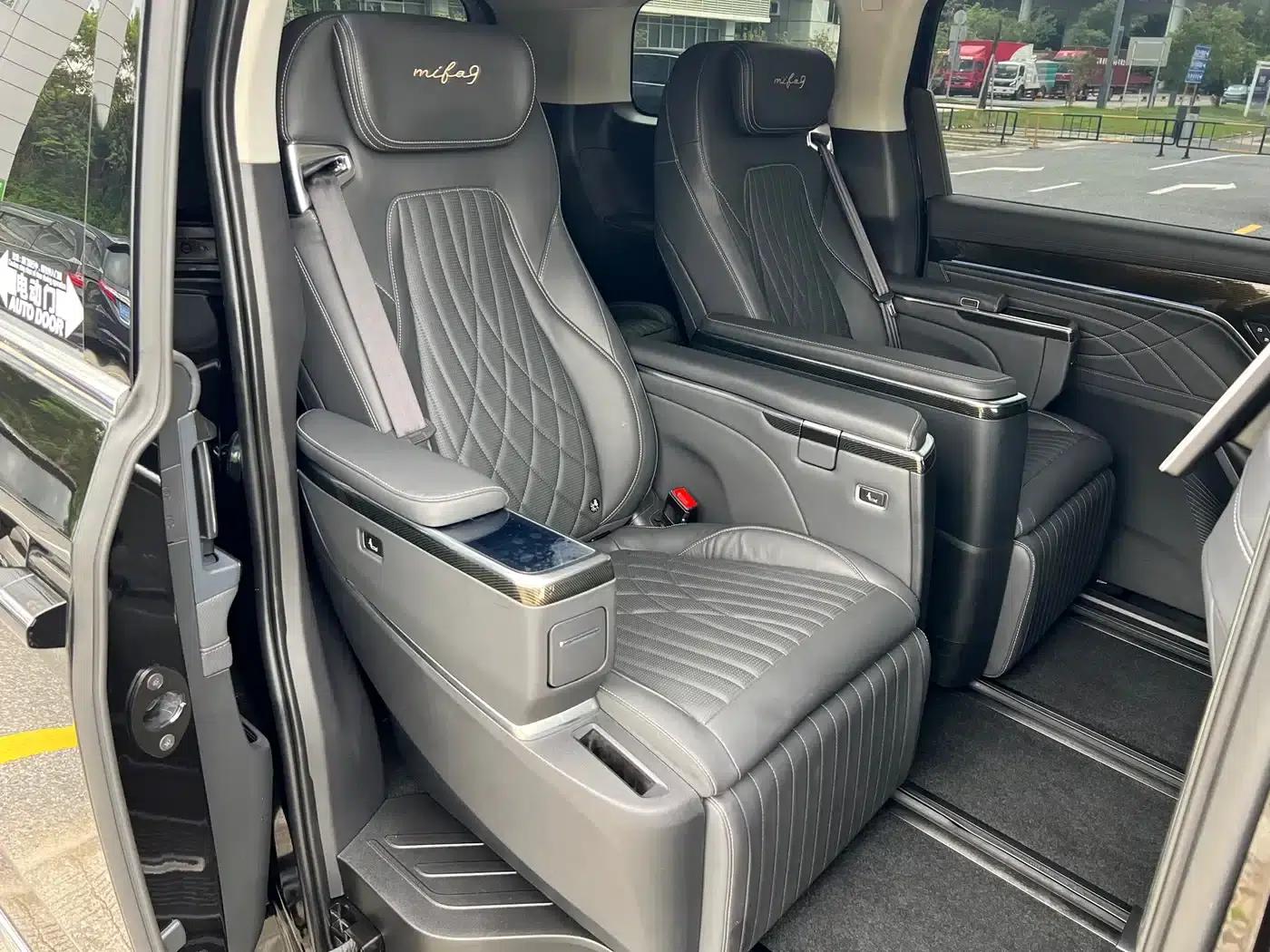Everyone 9 2022 Long Range Mountain Six-Seater Edition — миниатюра 10