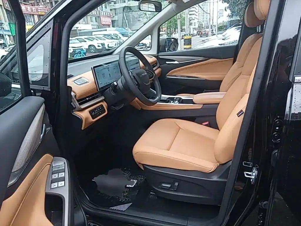 Maxus G50 Plug-in Hybrid 2025 Navigator Edition — миниатюра 16