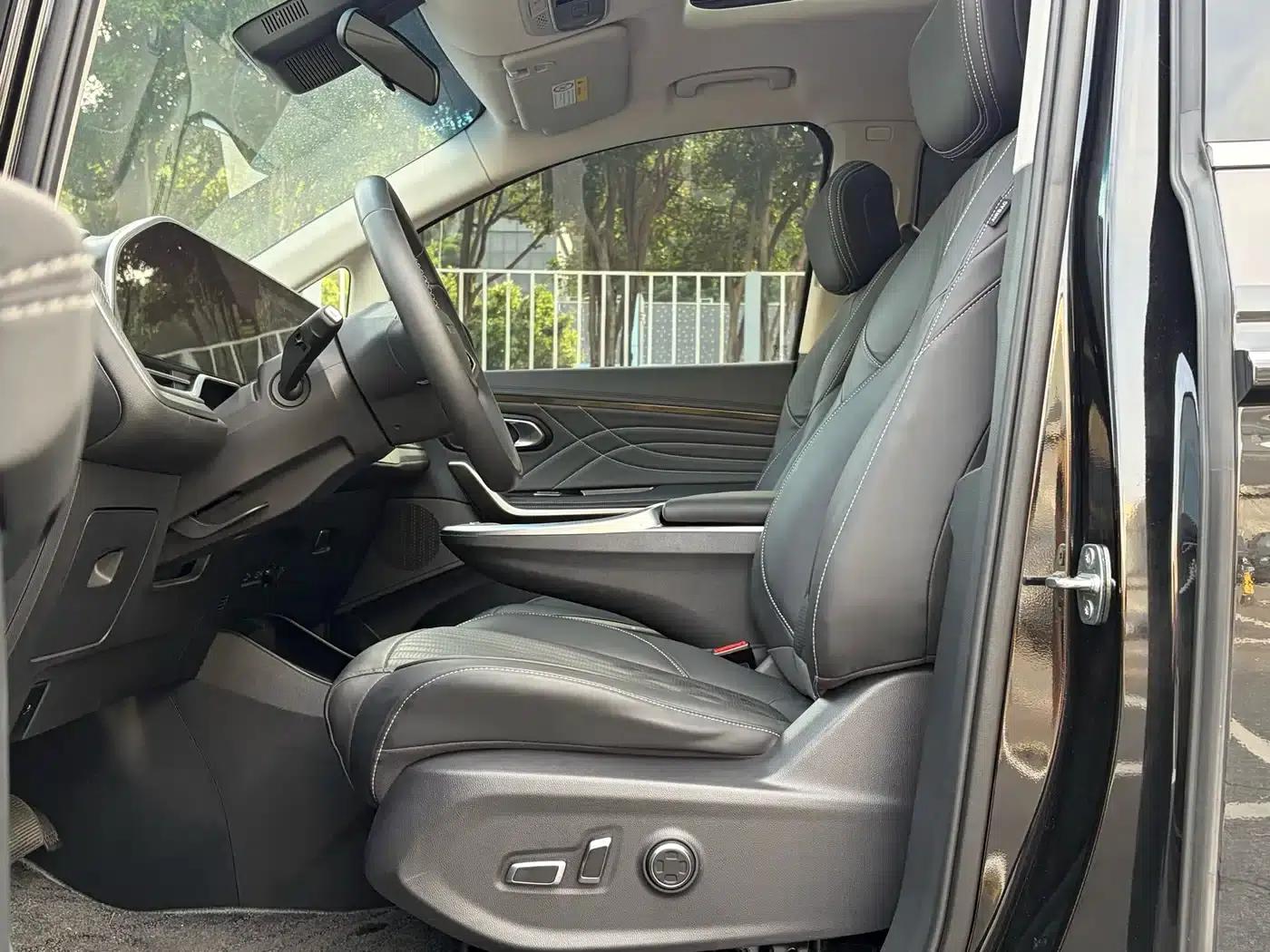 Maxus G90 2023 2.0T Galaxy 7-seater Edition — миниатюра 8