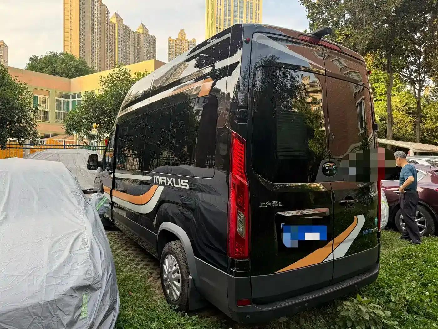 SAIC MAXUS V100 RV 2022 Model 2.0T Traveler V100 Mountain Retreat Edition with Longitudinal Bed — миниатюра 2