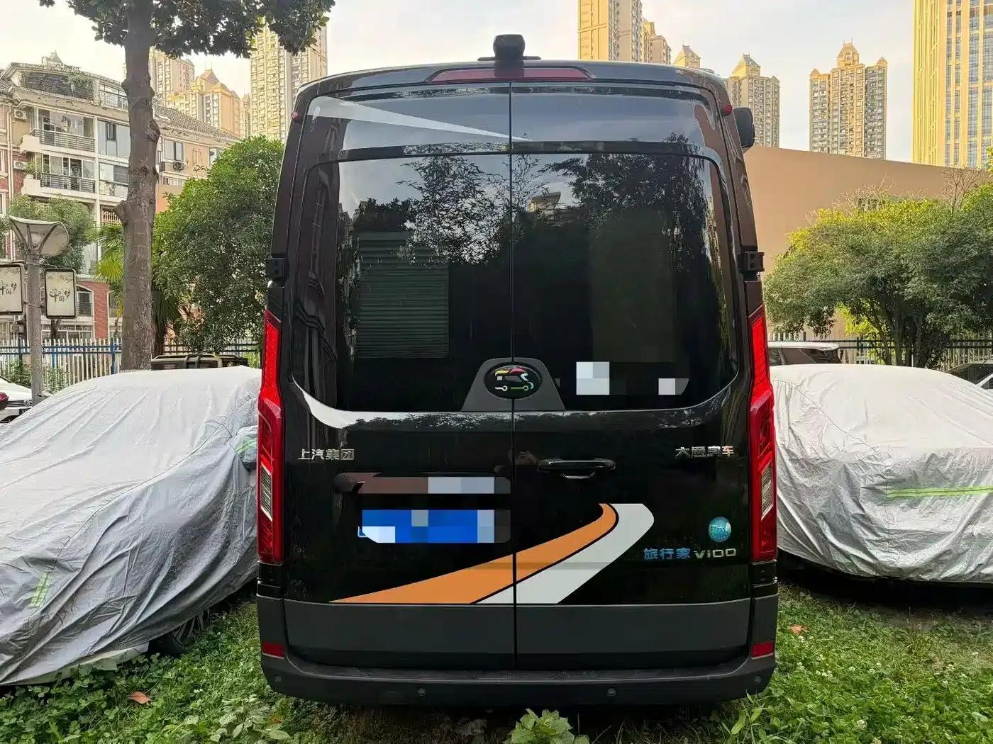 SAIC MAXUS V100 RV 2022 Model 2.0T Traveler V100 Mountain Retreat Edition with Longitudinal Bed — миниатюра 3